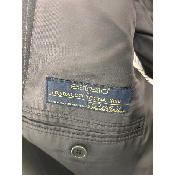 Brooks Brothers 1818 Collection men’s blazer in a gray pinstripe wool - Picture 7 of 16